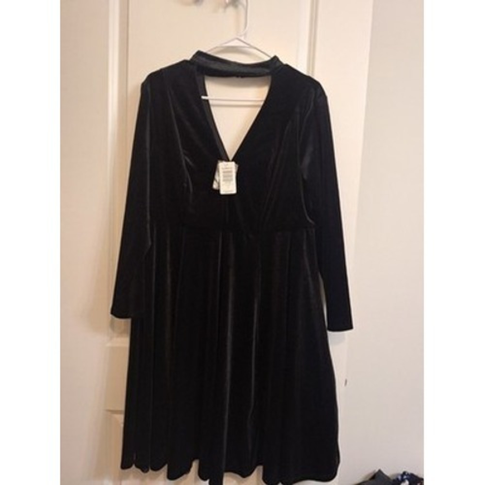 Torrid‎ Velvet Dress Women 1 Black NWT Cutout V-Neck Long Sleeve Skater 11099607